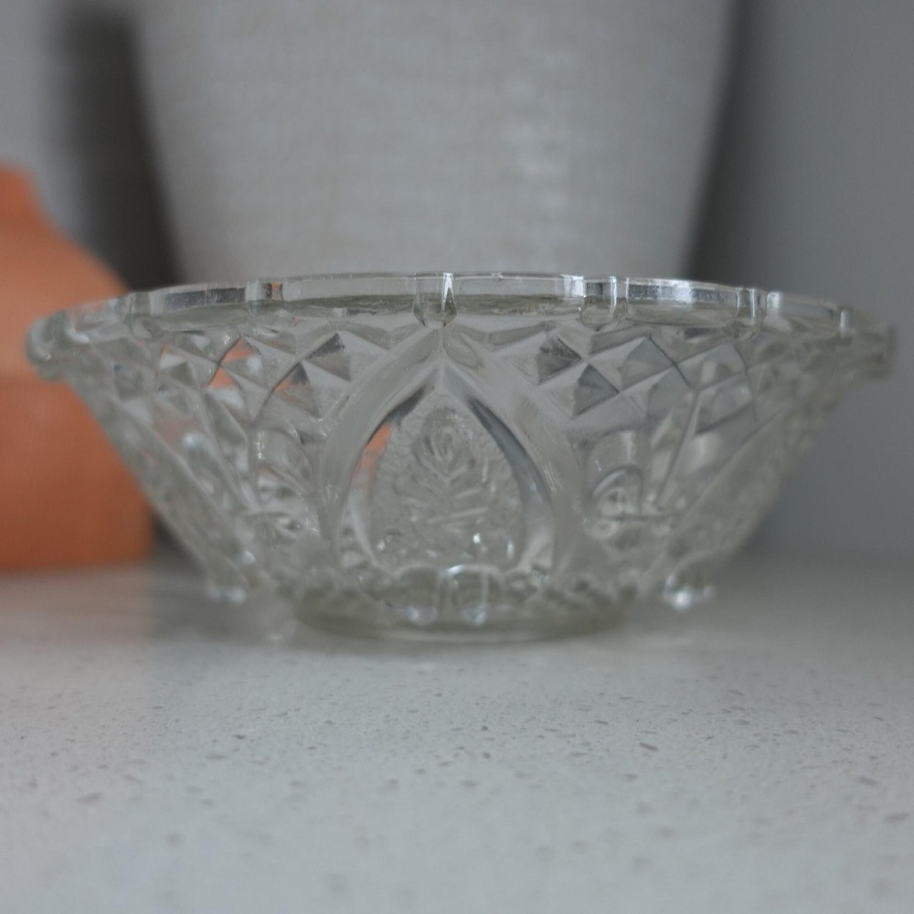 Vintage Kig Malaysia glass bowl‎ Fleur de lis and rose pattern